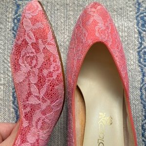 VINTAGE - Pink, Lace Kitten Heels